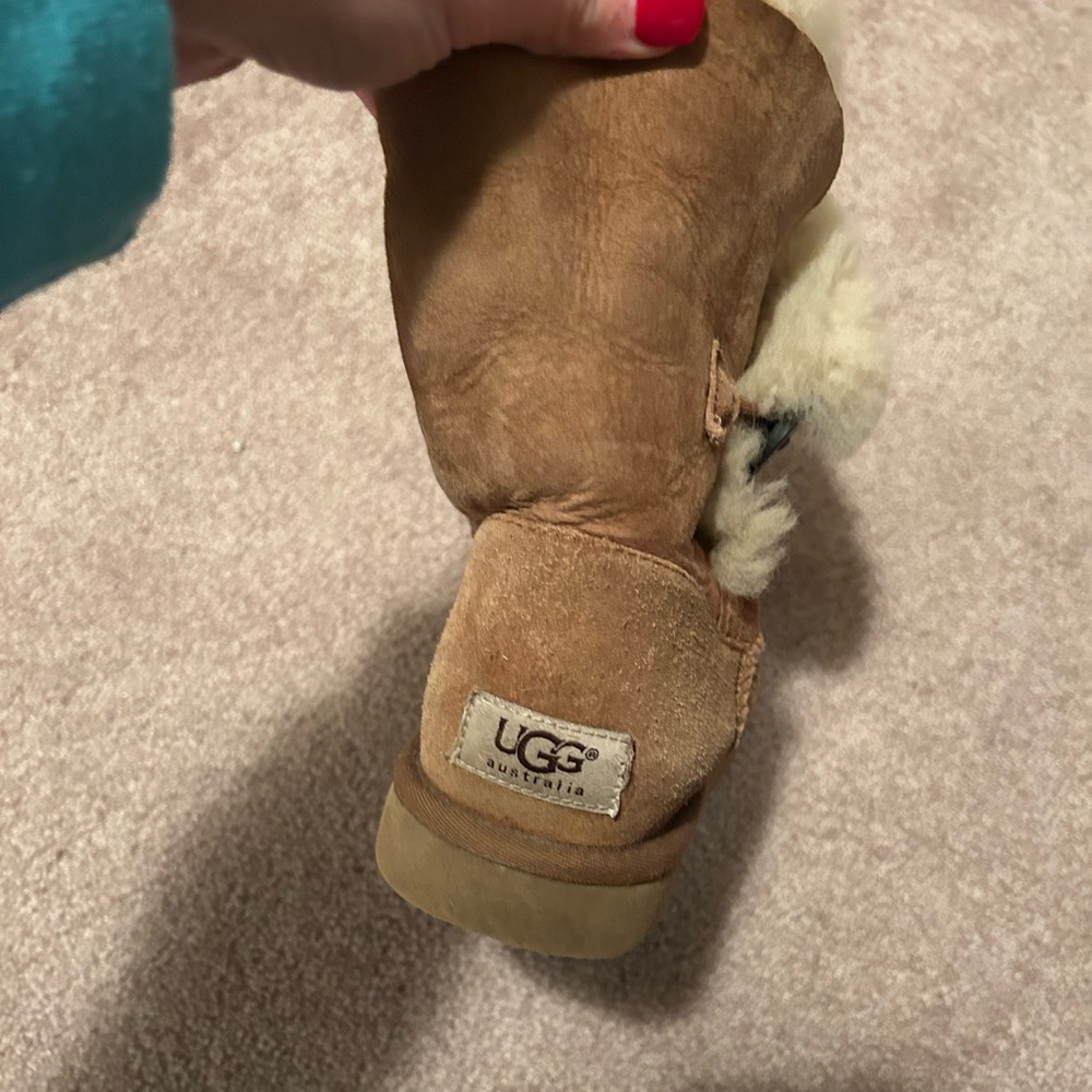 Chestnut Bailey Button Uggs Size 6 - image 5